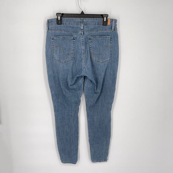 Levi's Women's Signature Mid Rise Skinny Jeans Size 14M Blue Medium Wash - Picture 5 of 10